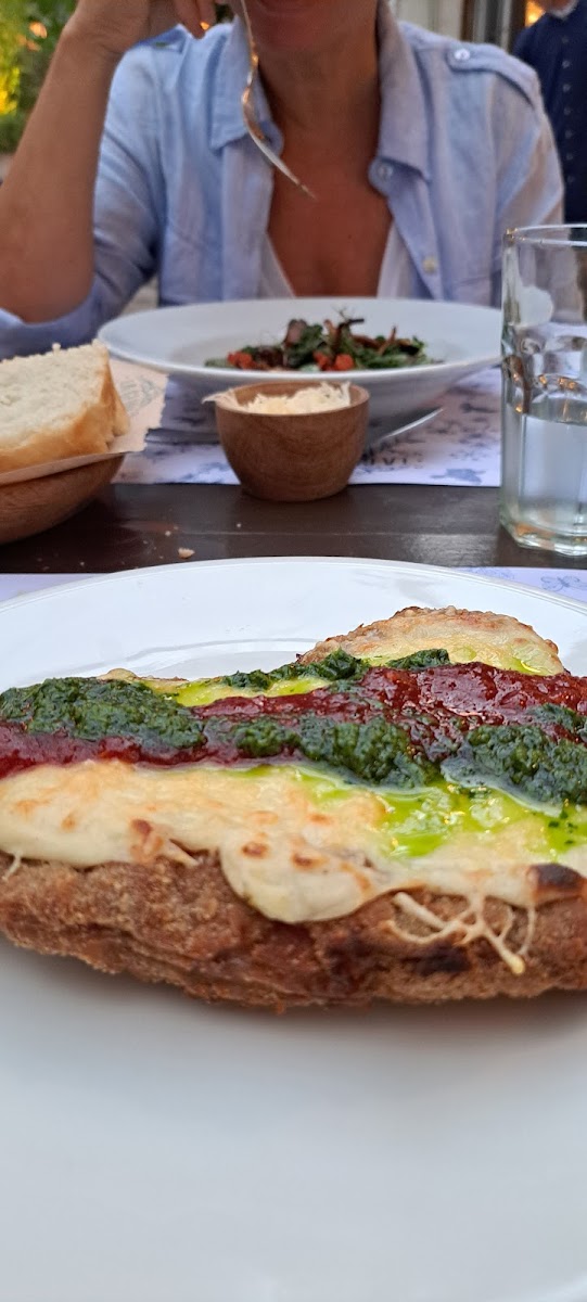 La Gloria Cantina Cool-10